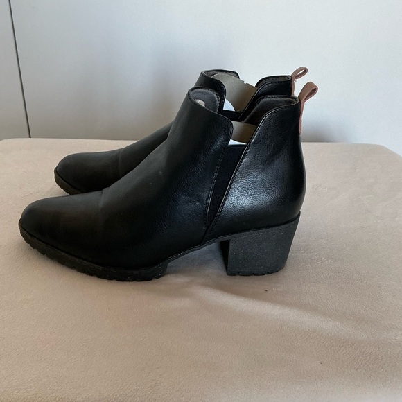 Pre-loved Dr. Scholl’s Women's London Block Heel Bootie in Black - Picture 5 of 8
